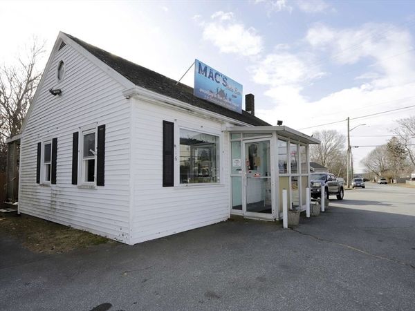 116 Sconticut Neck Rd, Fairhaven, MA 02719