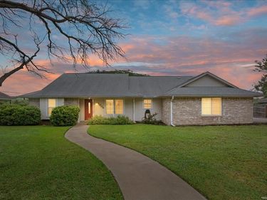 1004 Tillamook Street , Hewitt, TX 76643