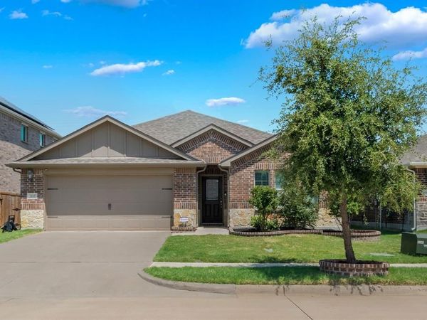 1805 Gold Mine Trail, Aubrey, TX 76227