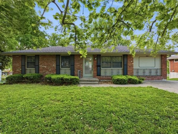 1004 NW R D Mize Road, Blue Springs, MO 64015
