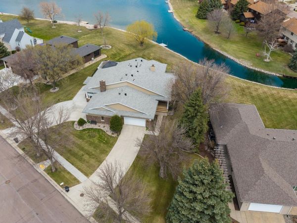 2721 30th Avenue S, Fargo, ND 58103