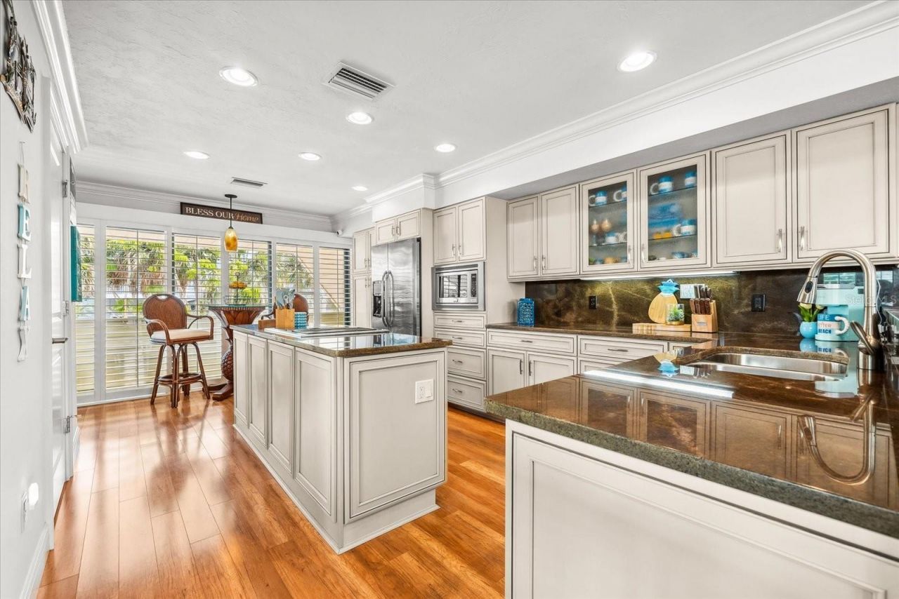 548 Beach Road, Unit A540, Sarasota, FL 34242 Photo