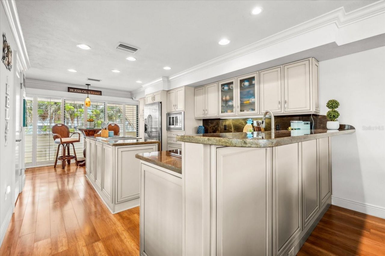 548 Beach Road, Unit A540, Sarasota, FL 34242 Photo