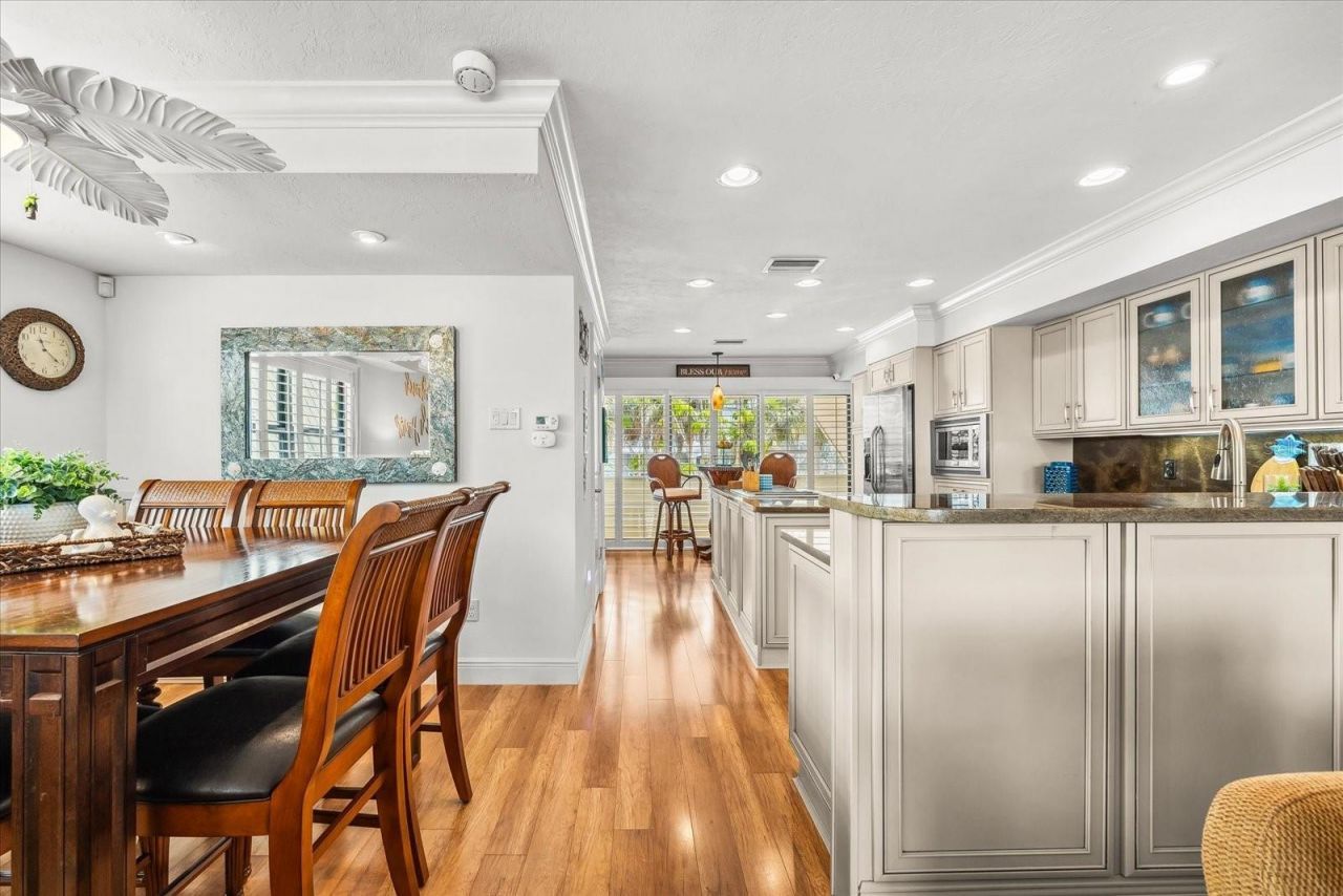 548 Beach Road, Unit A540, Sarasota, FL 34242 Photo