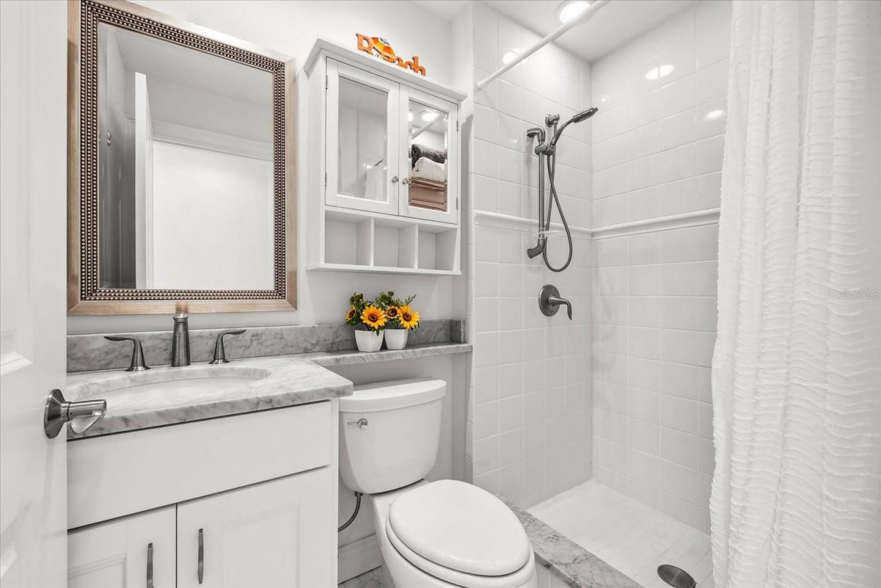548 Beach Road, Unit A540, Sarasota, FL 34242 Photo