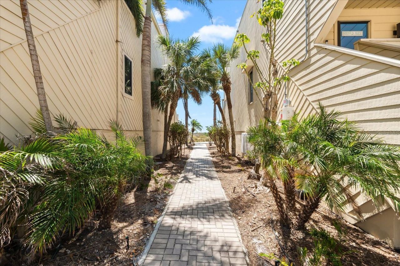 548 Beach Road, Unit A540, Sarasota, FL 34242 Photo