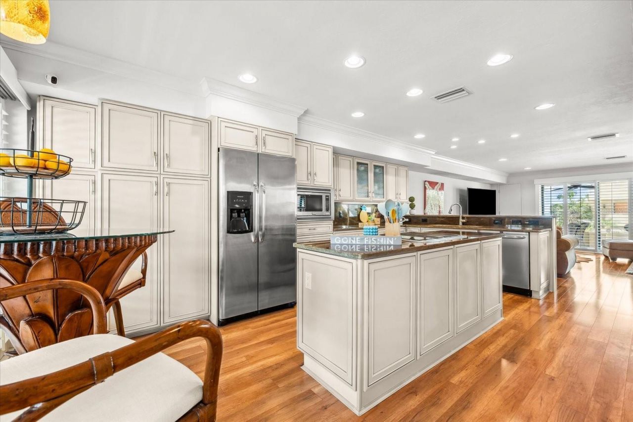 548 Beach Road, Unit A540, Sarasota, FL 34242 Photo