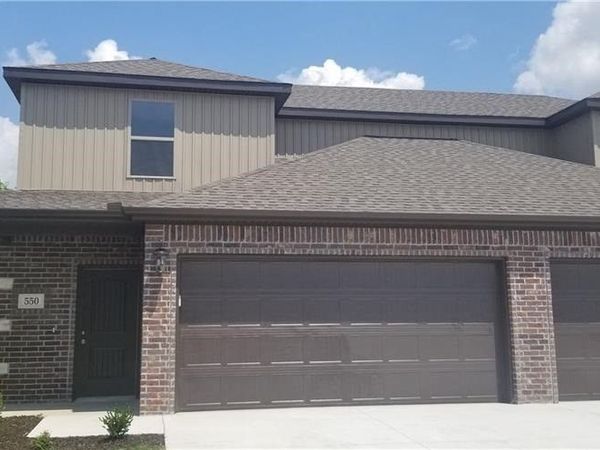 550 Vee Street , Centerton, AR 72719
