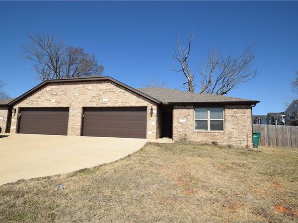 1572 Sandpiper Street , Centerton, AR 72719