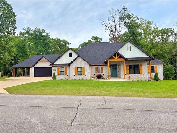 12116 Robinwood Drive, Rogers, AR 72756