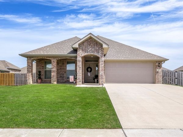 2402 Armstrong Lane, Pea Ridge, AR 72751