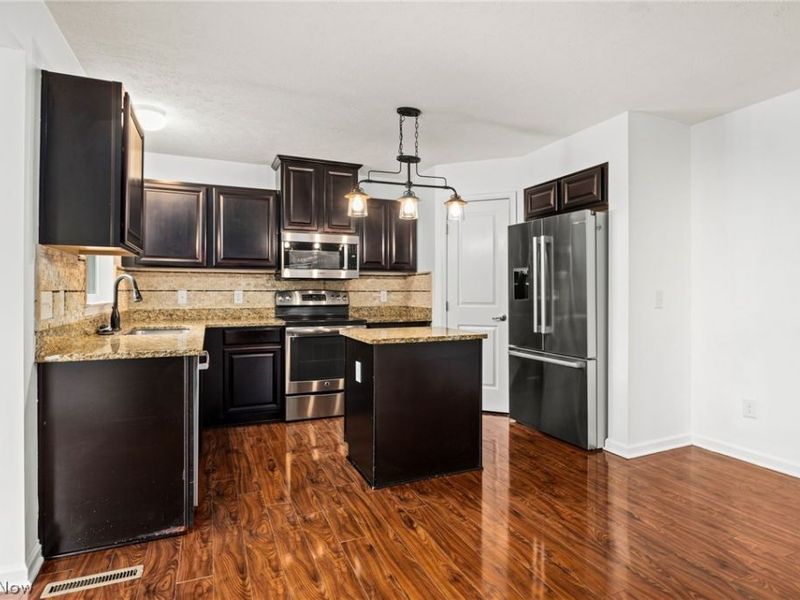 7679 Fiddler Court Circle NE, Canton, OH 44721 Photo 12