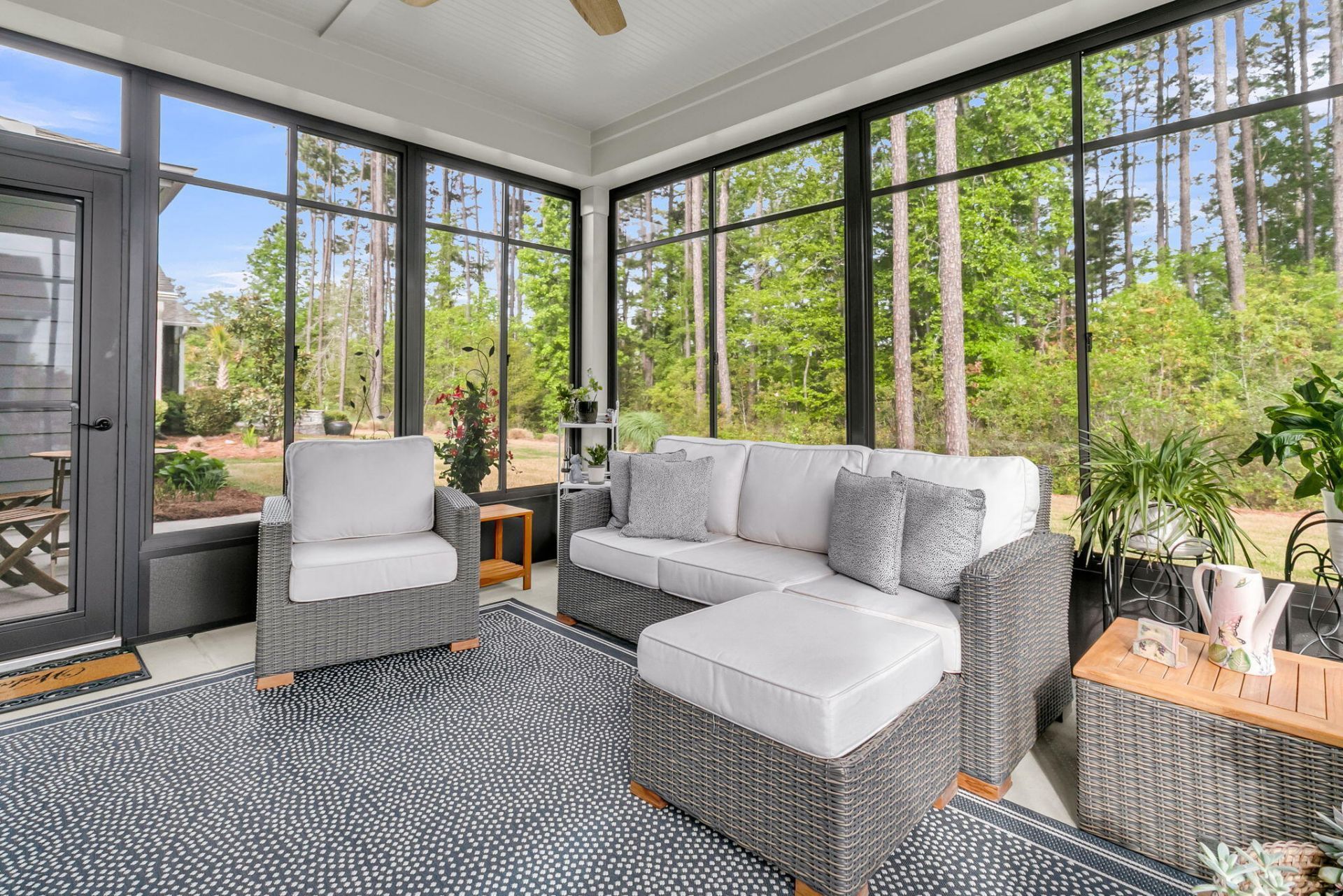 153 Hedera Court Photo 35