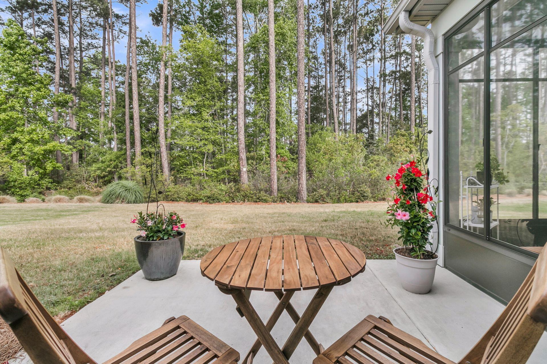 153 Hedera Court Photo 36