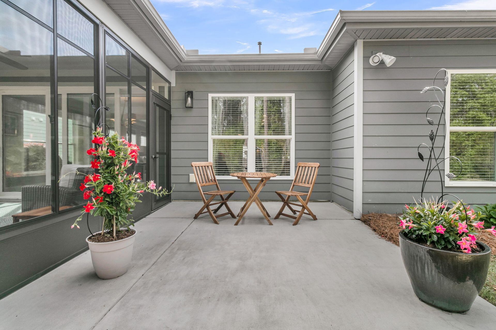 153 Hedera Court Photo 37
