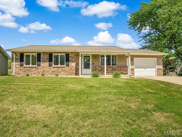 336 E Lake Drive , Edwardsville, IL 62025
