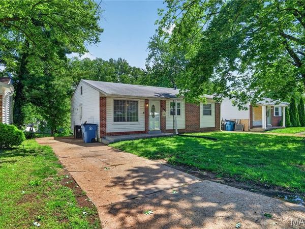 10076 Royal Drive , St Louis, MO 63136