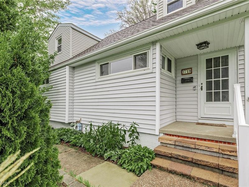 3719 Walter Road , North Olmsted, OH 44070 Photo 2