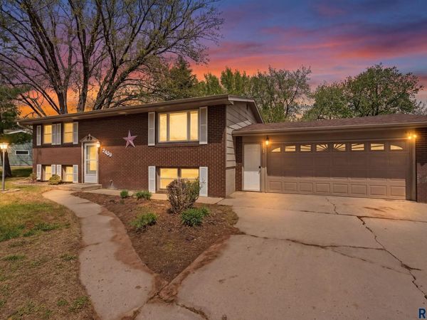 2108 E Sylvan Cir, Brandon, SD 57005