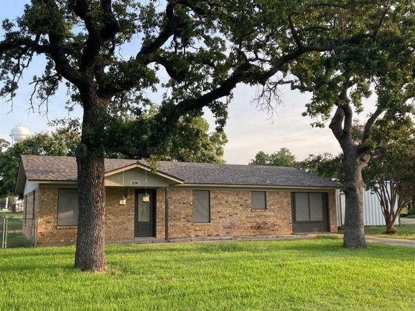 206 E 3rd Street, Tolar, TX 76476