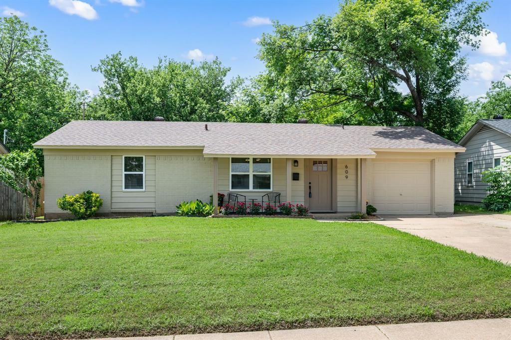 609 Crane Drive, Euless, TX 76039 Main Photo