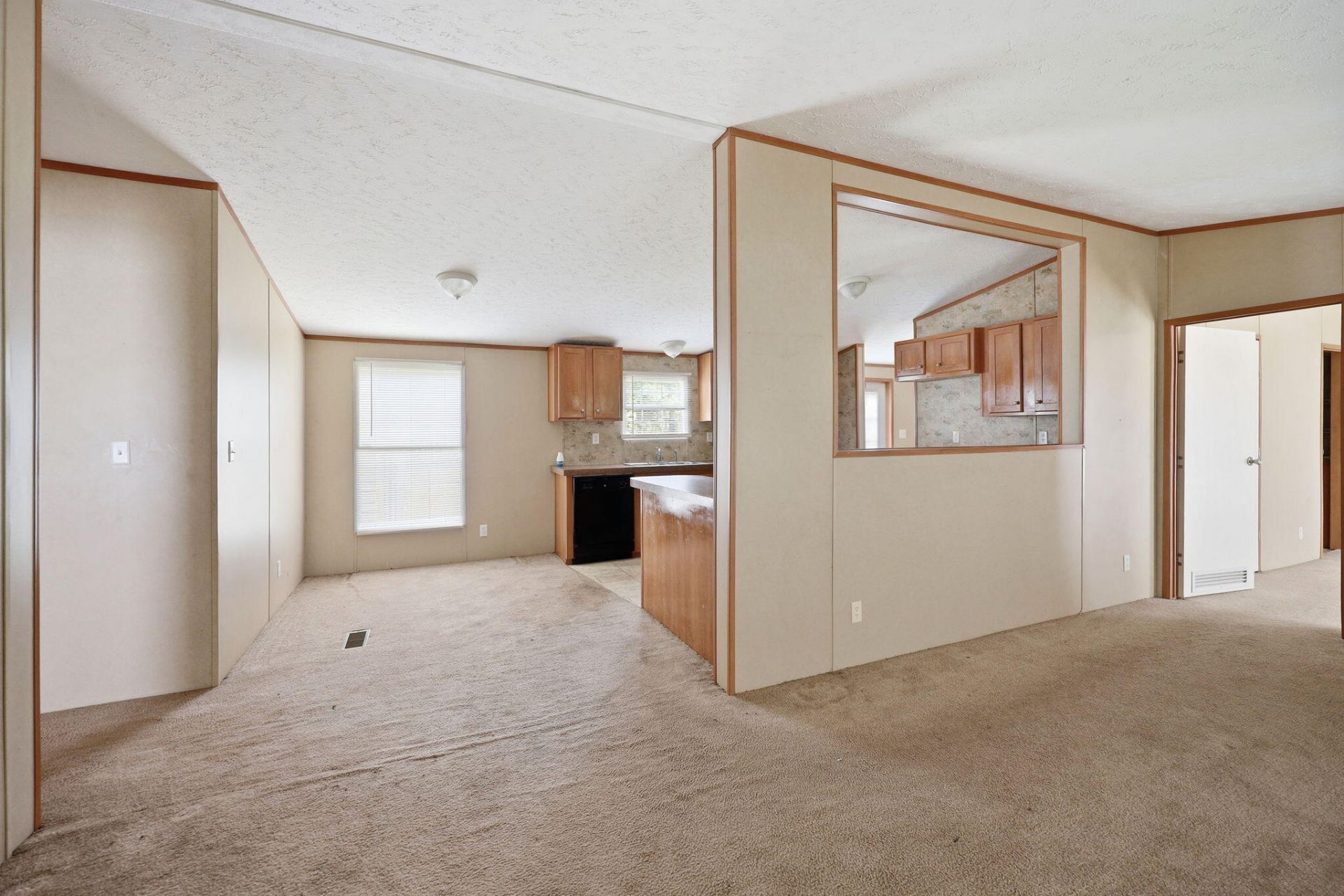 124 Roverbend Road Photo 4