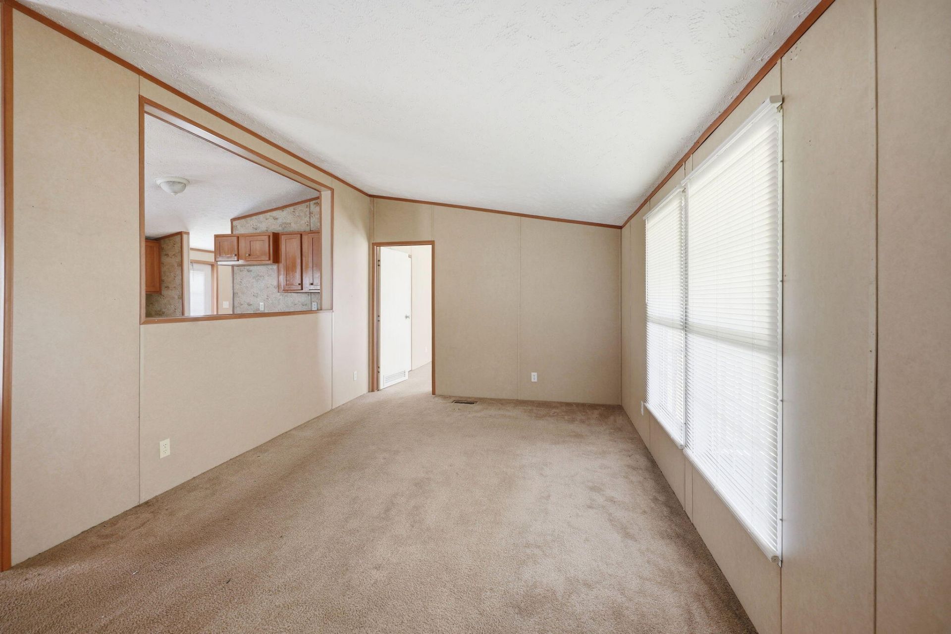 124 Roverbend Road Photo 5