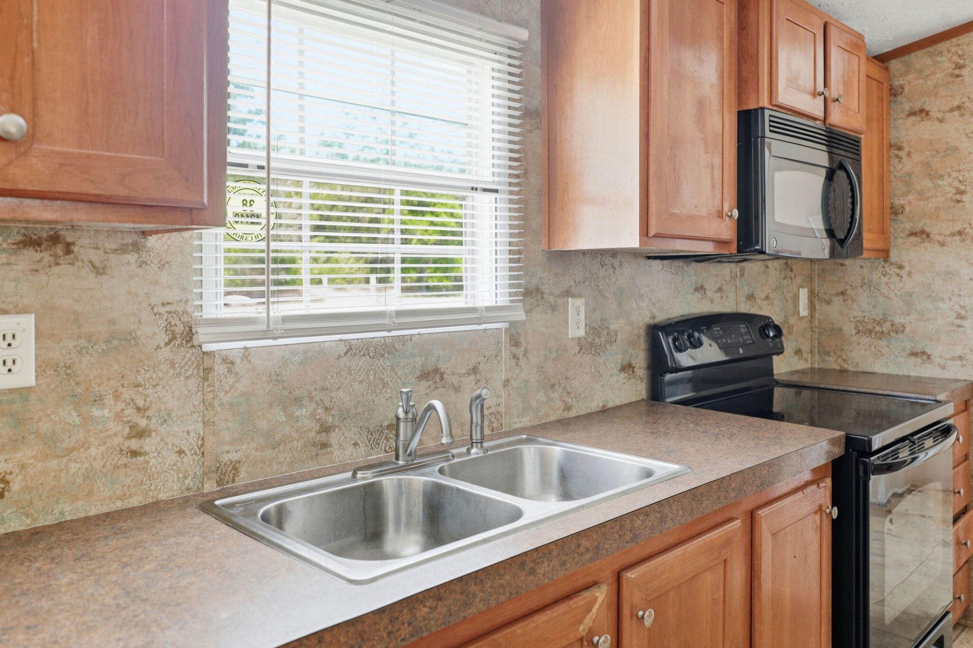 124 Roverbend Road Photo 8