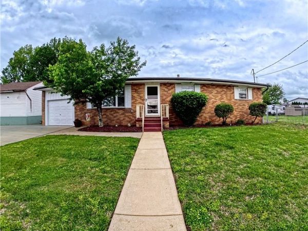 708 Circle Drive , Belpre, OH 45714