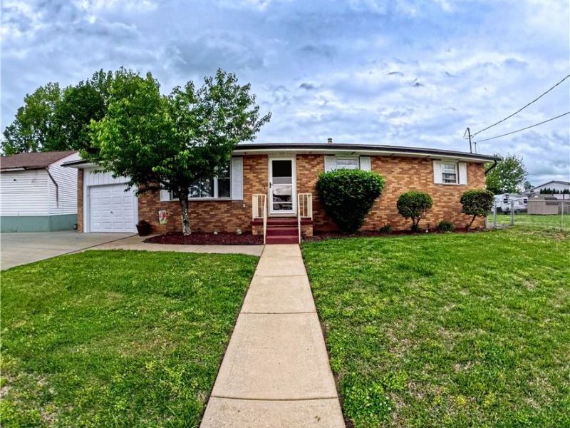708 Circle Drive , Belpre, OH 45714 Photo 1