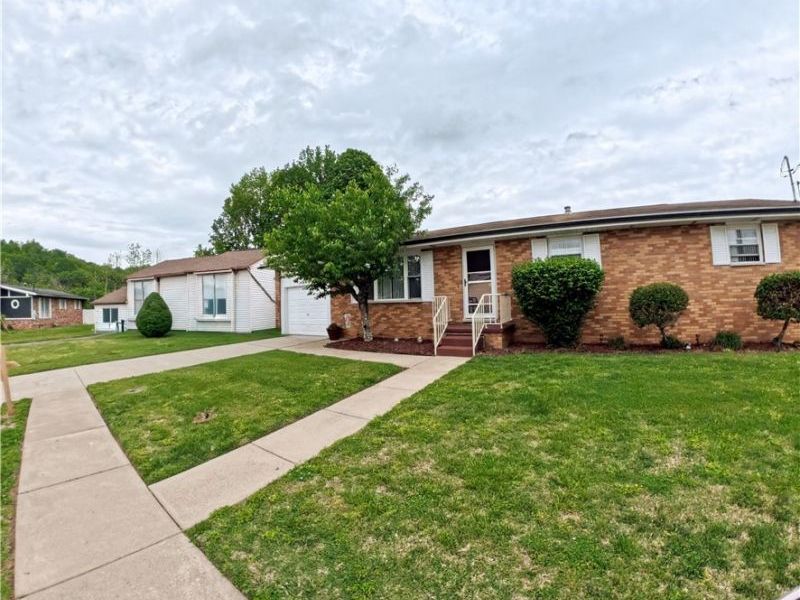 708 Circle Drive , Belpre, OH 45714 Photo 2
