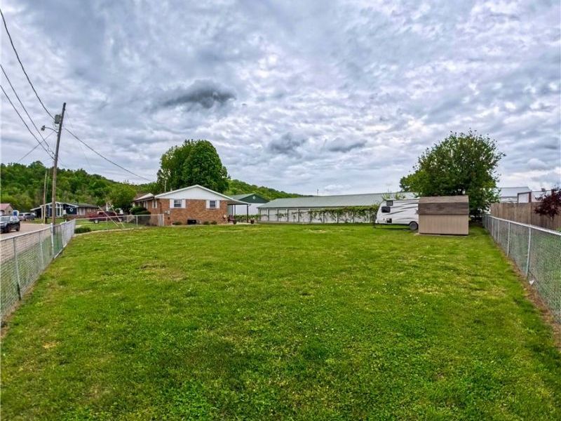 708 Circle Drive , Belpre, OH 45714 Photo 4
