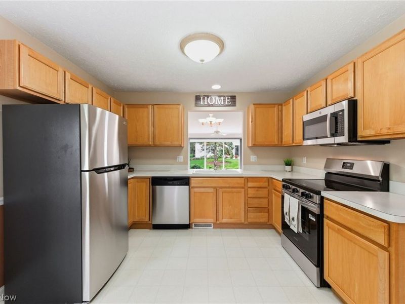 33817 Honeysuckle Lane , North Ridgeville, OH 44039 Photo 11
