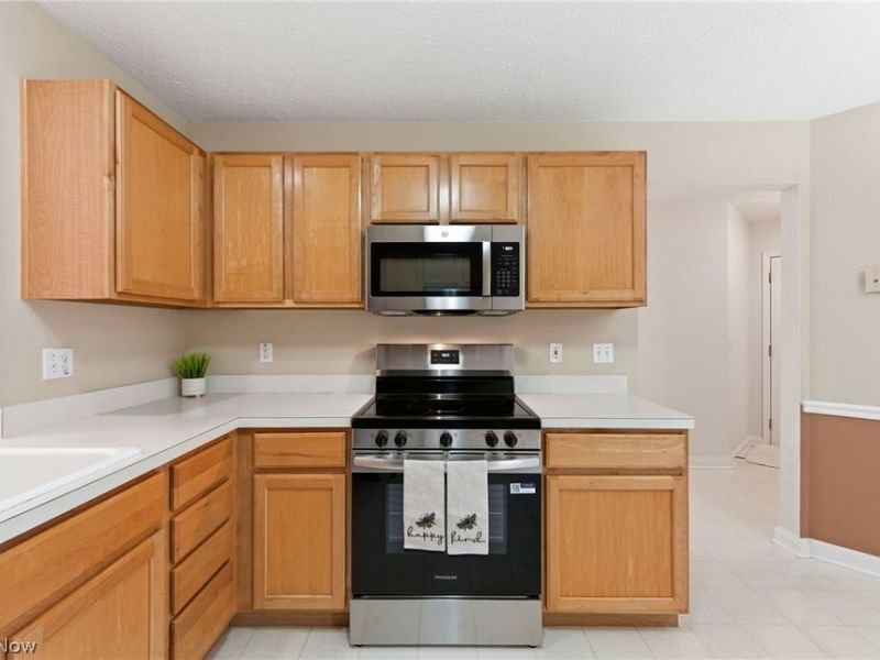 33817 Honeysuckle Lane , North Ridgeville, OH 44039 Photo 12