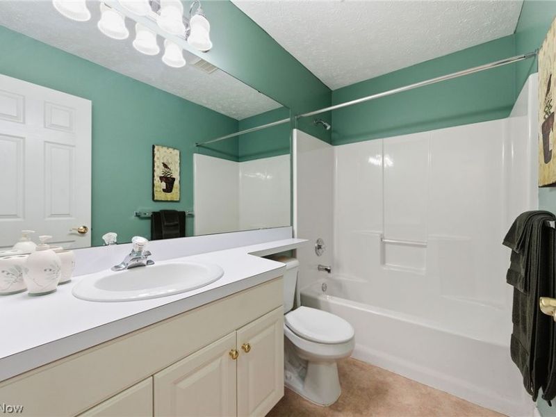 33817 Honeysuckle Lane , North Ridgeville, OH 44039 Photo 27
