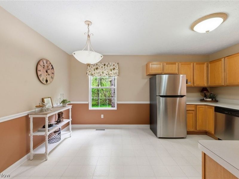 33817 Honeysuckle Lane , North Ridgeville, OH 44039 Photo 8