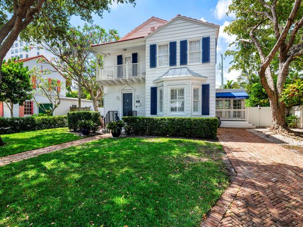 294 Queens Court, West Palm Beach, FL 33401