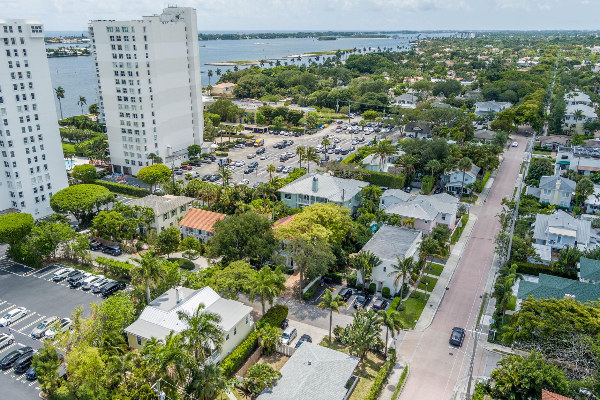 294 Queens Court, West Palm Beach, FL 33401 Photo