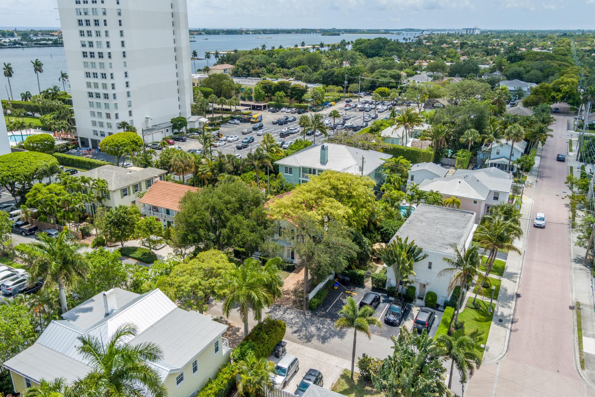294 Queens Court, West Palm Beach, FL 33401 Photo