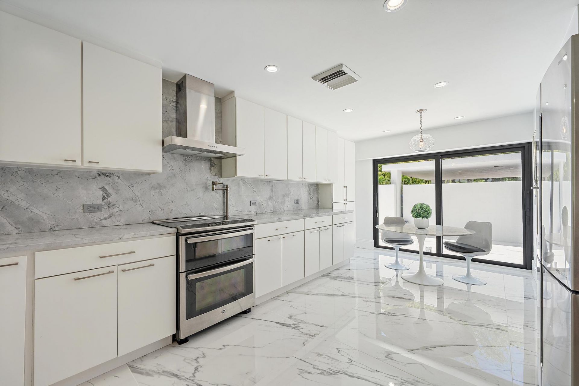 2435 Presidential Way, Unit H, West Palm Beach, FL 33401 Photo