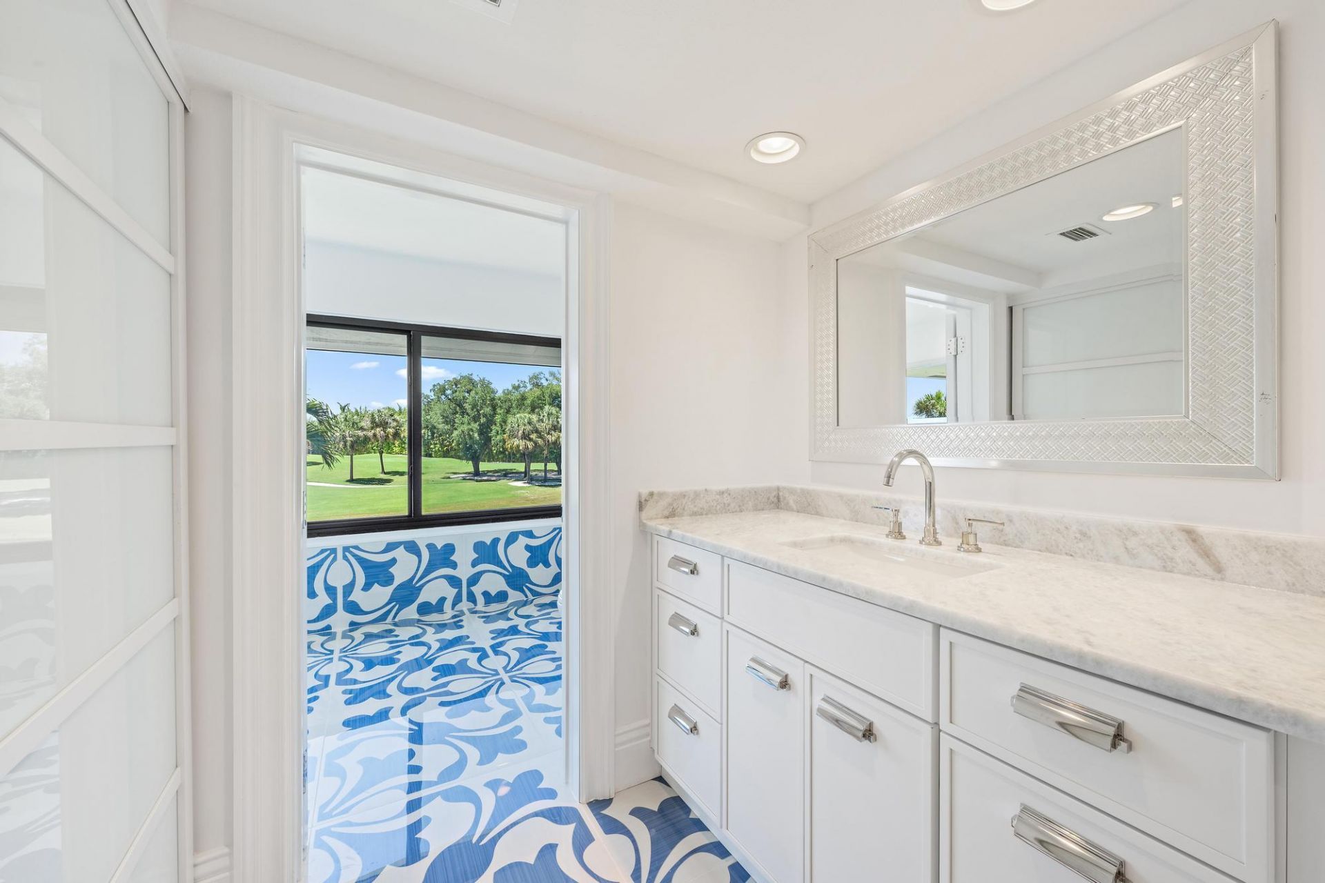 2435 Presidential Way, Unit H, West Palm Beach, FL 33401 Photo
