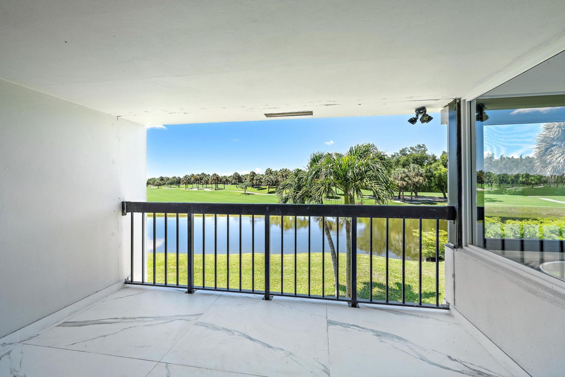 2435 Presidential Way, Unit H, West Palm Beach, FL 33401 Photo