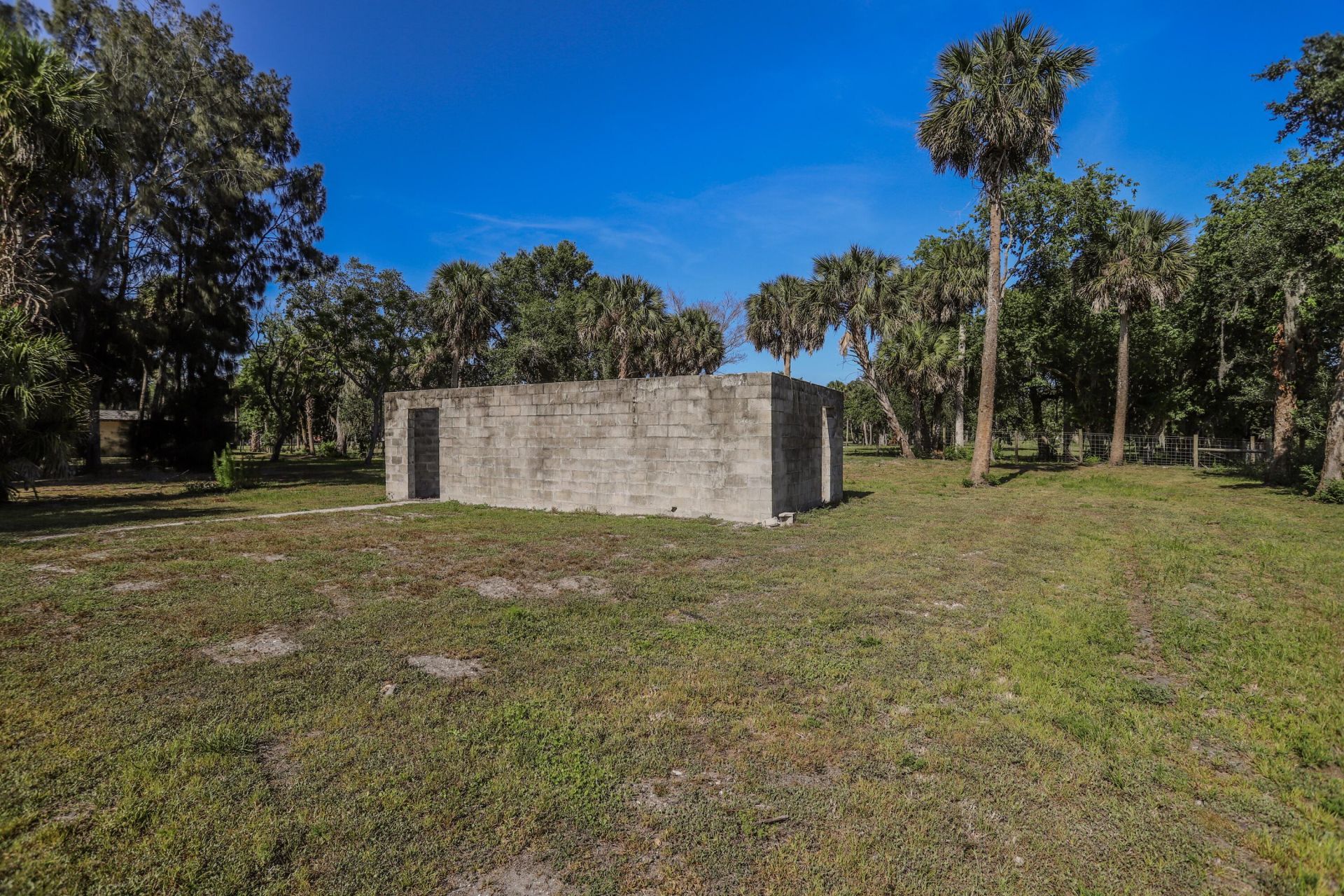 1100 Red Barn Rd N W, Moore Haven, FL 33471 Photo