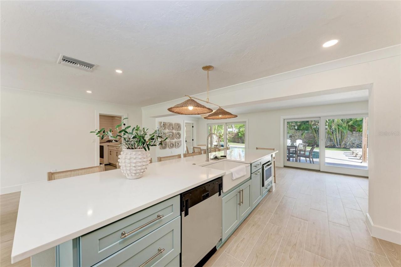 431 Island Circle, Sarasota, FL 34242 Photo