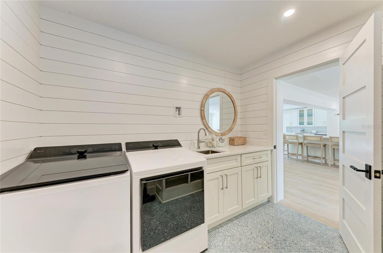 431 Island Circle, Sarasota, FL 34242 Photo
