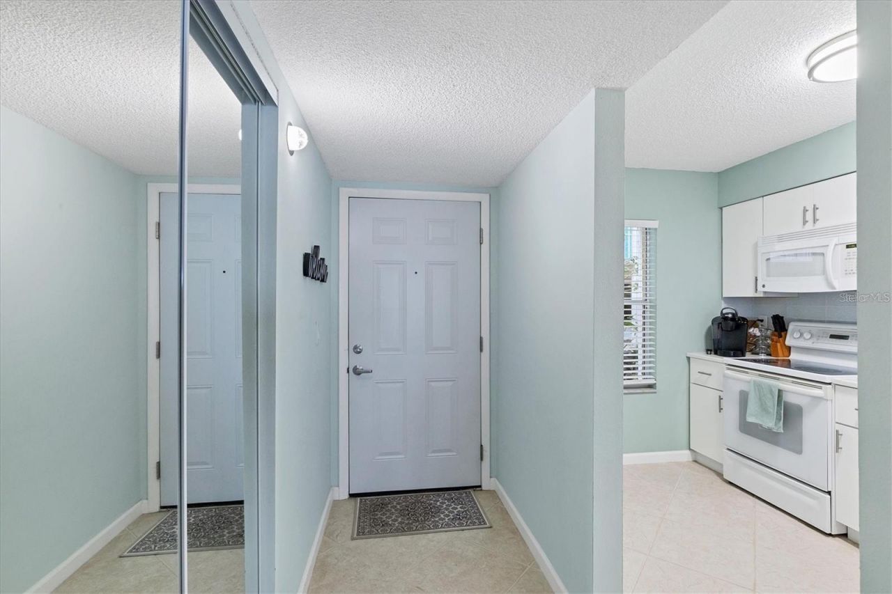 7294 Cloister Drive, Unit 9, Sarasota, FL 34231 Photo