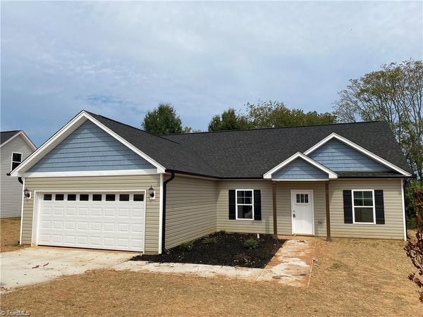 411 E Lee Avenue , Yadkinville, NC 27055