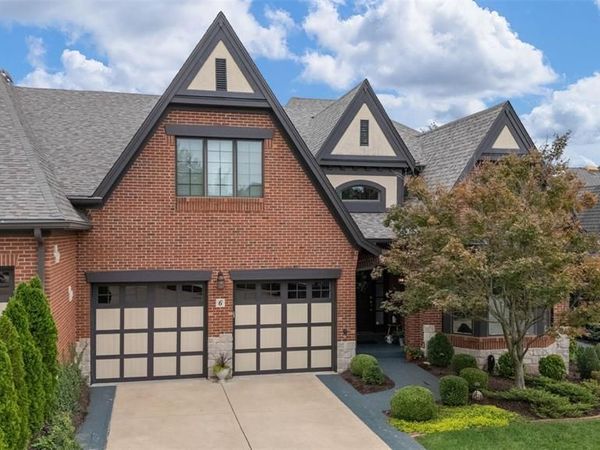 6 Upper Conway Lane , Chesterfield, MO 63017