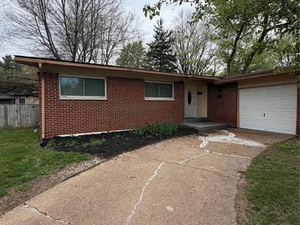 1190 Cheyenne Drive , St Louis, MO 63033