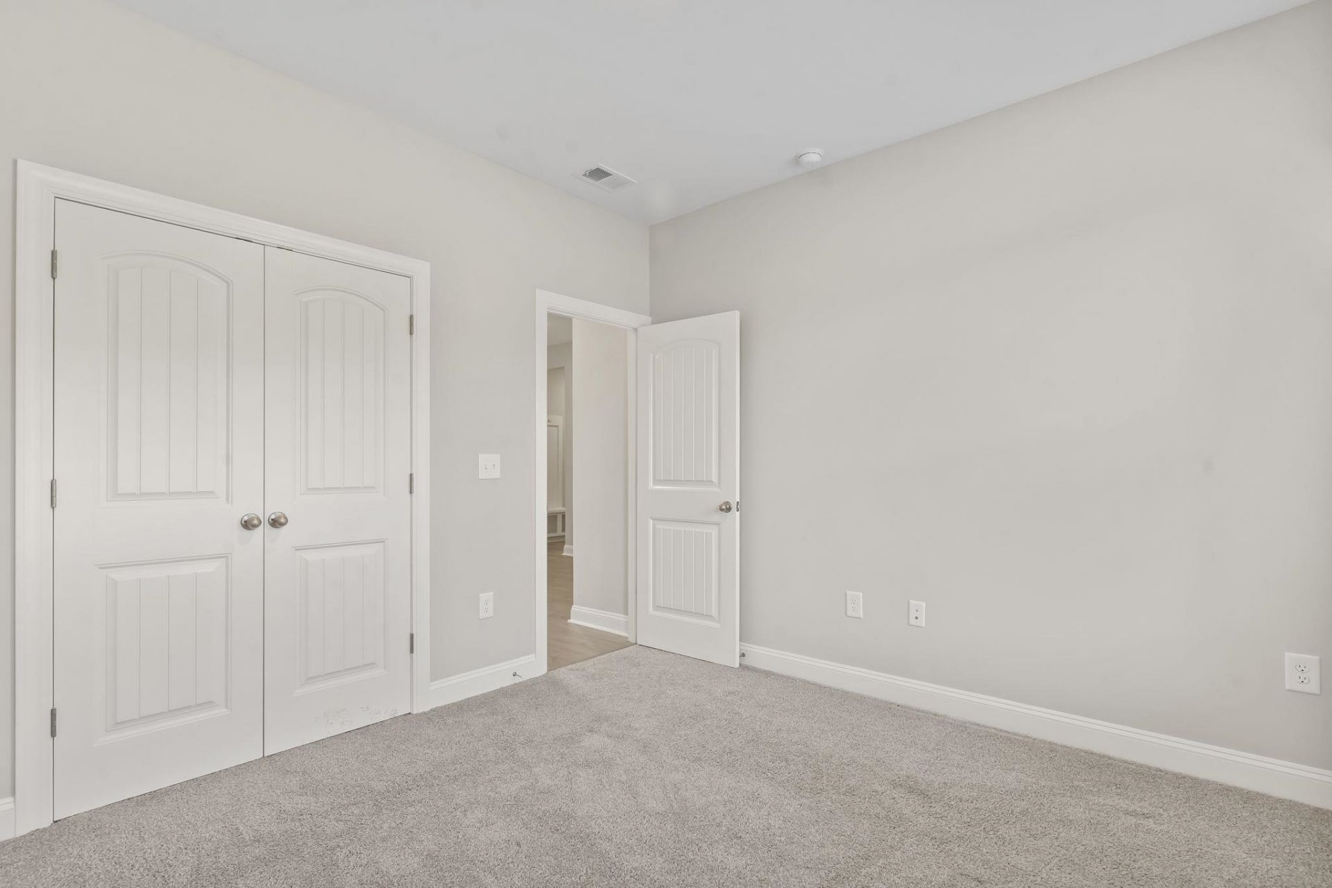 5037 Sassari St.  Photo 10